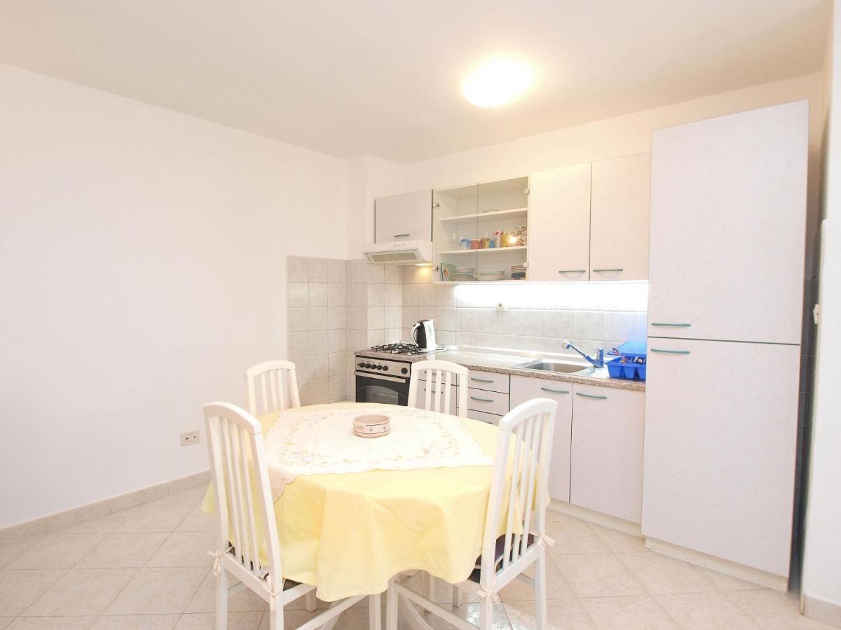 Appartement With A Parking Space - 20781