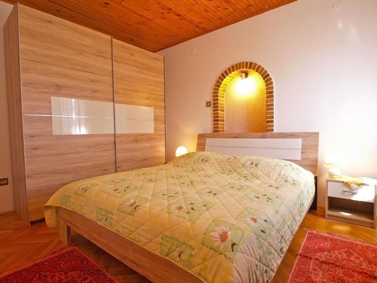 Apartman With A Parking Space - 20781